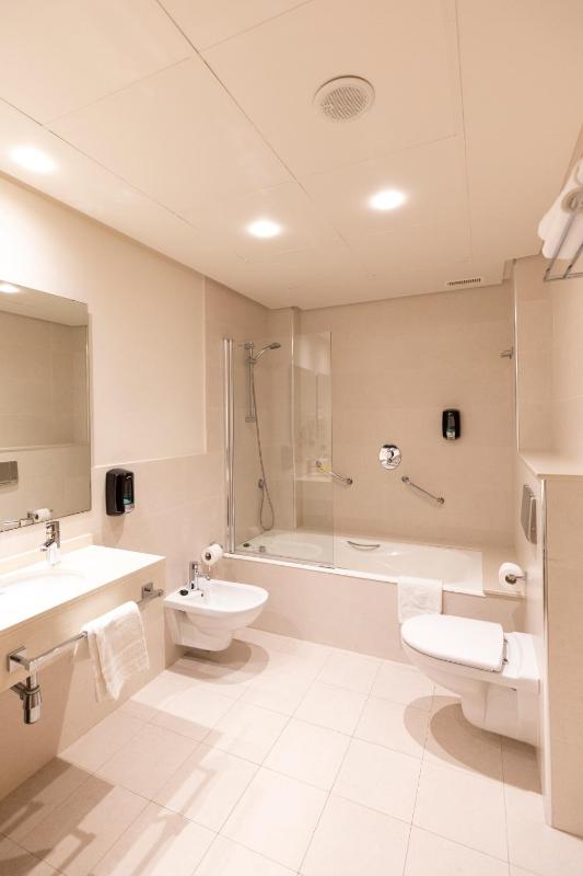 Quadruple Room - Disability Access image 3