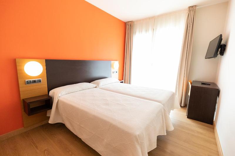 Economy Apartment (2-4 Adults) image 3