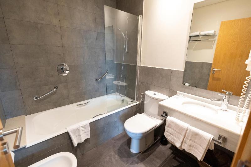 One-Bedroom Apartment with Sea View and Terrace  (4 Adults) image 2
