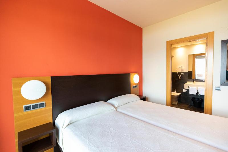 Two-Bedroom Apartment (6 Adults) image 4