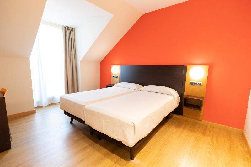 Two-Bedroom Apartment (6 Adults) image 3