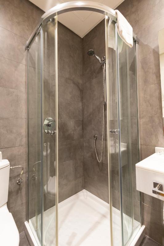 Two-Bedroom Apartment (6 Adults) image 2