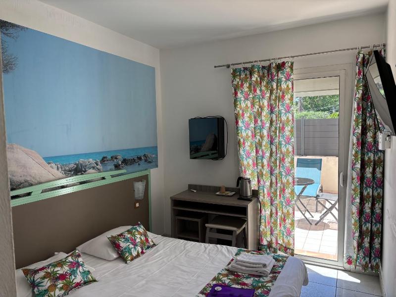 Superior Double Room with Terrace - Ground Floor image 1