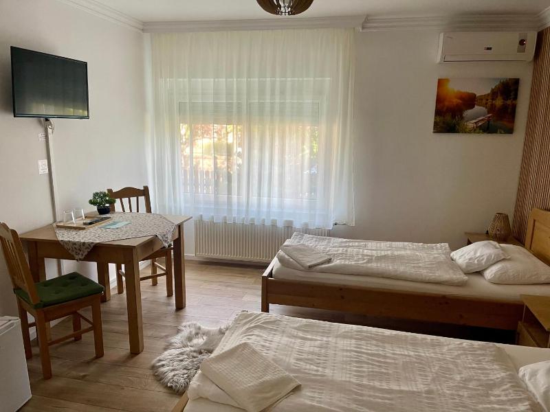 Twin Room with Private Bathroom image 4