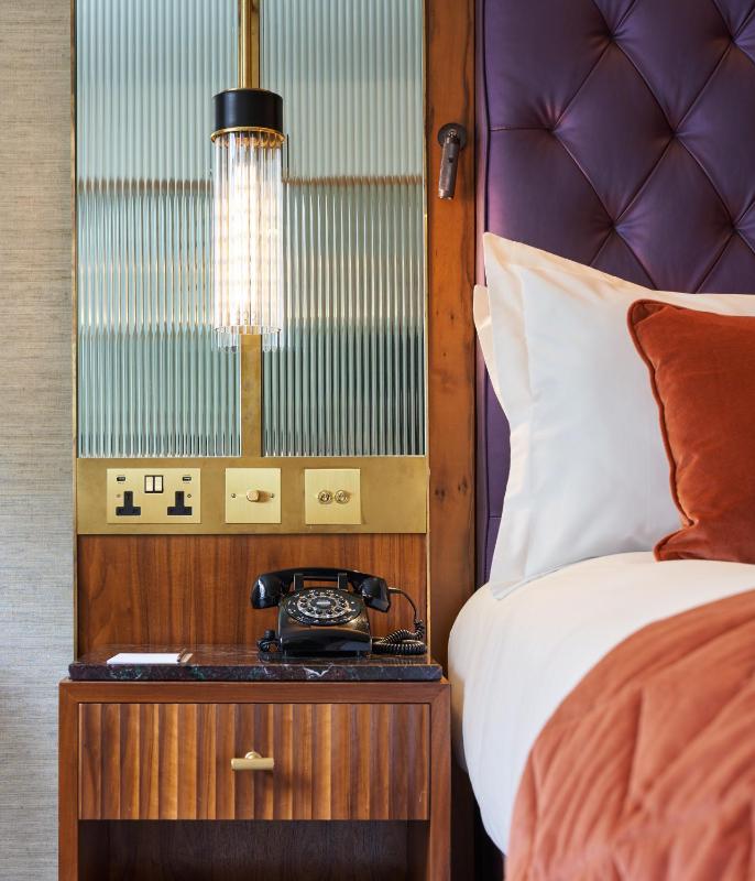 Signature Twin Room image 3