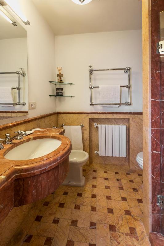 Business Single Room with Shower and Spa Package image 3