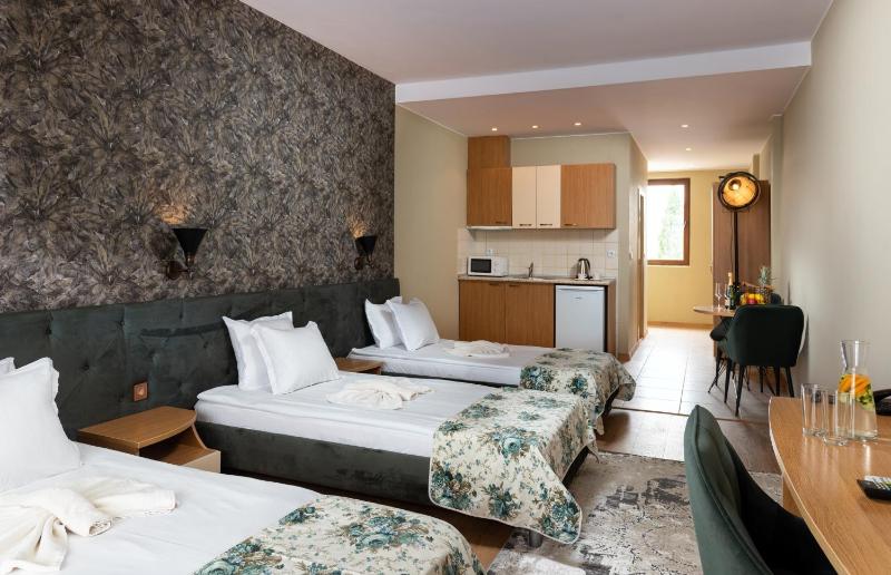 Hotel Avenue - image 20