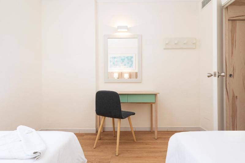 One-Bedroom Apartment image 4