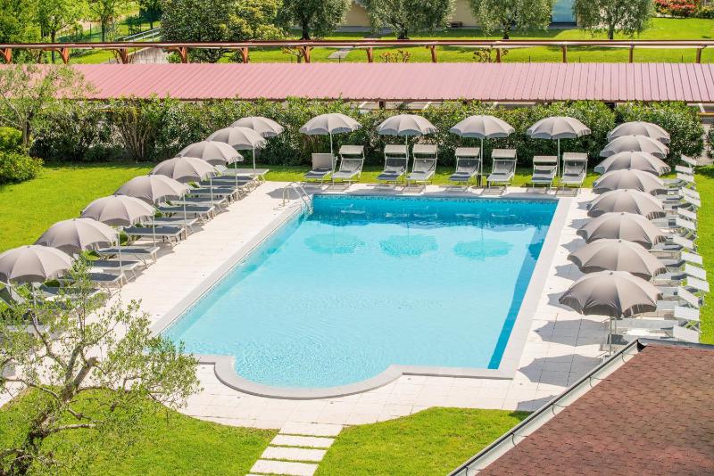 Junior Suite with Pool View image 1
