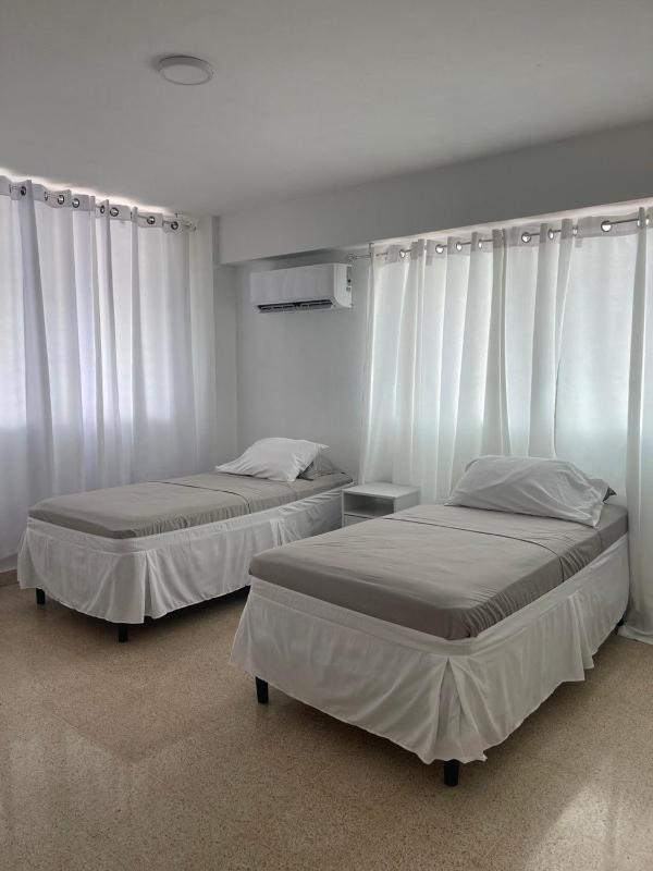 Habitaciones privadas en un departamento encantador - image 2