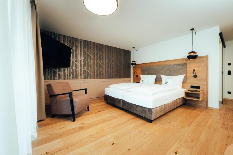 Deluxe Double Room with Balcony image 1