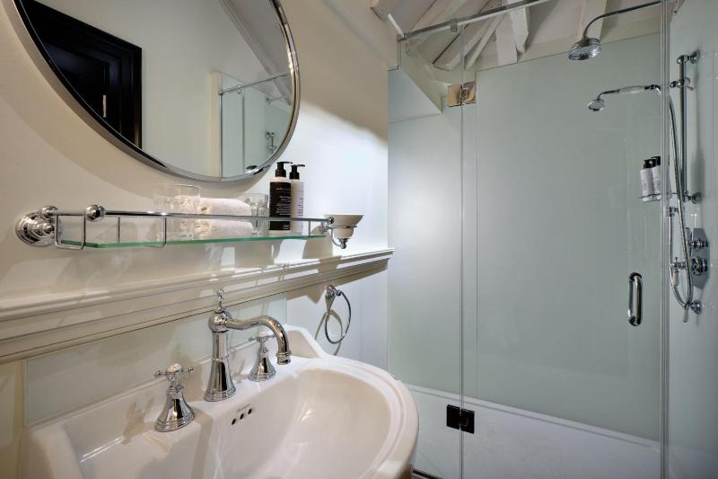 Gallery, Guest room, 1 King image 2