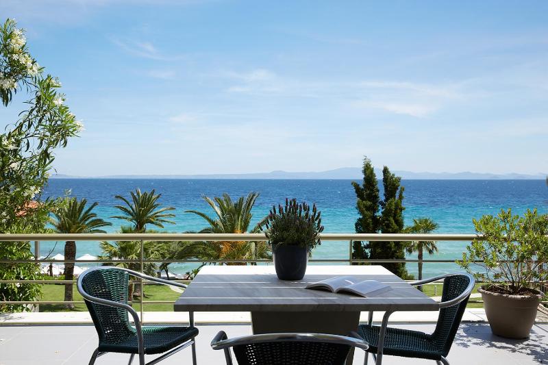 Deluxe Double Room with Sea View image 4