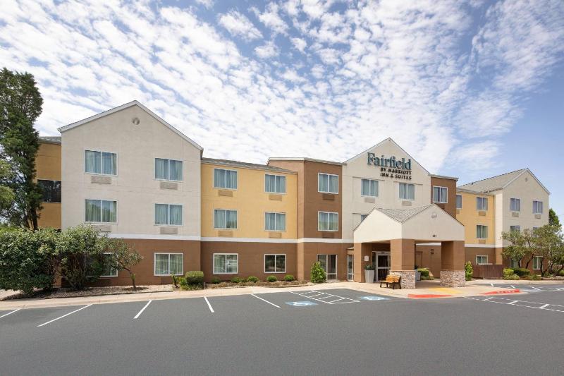 Fairfield Inn & Suites by Marriott Austin-University Area - image 1