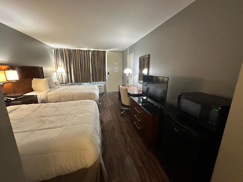 Double Room image 3