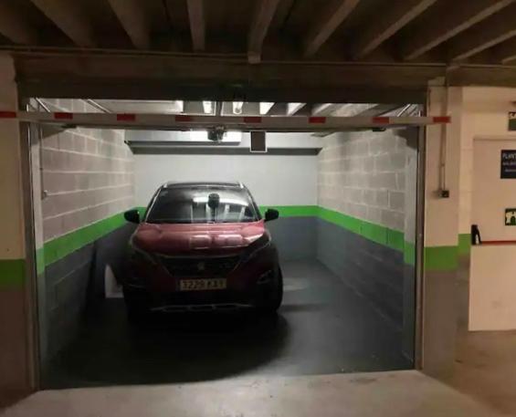 Piso céntrico con garaje privado gratis - image 27