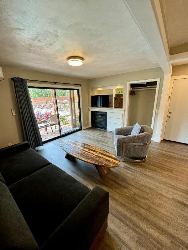Garden View King Junior Suite - Not Pet Friendly image 4
