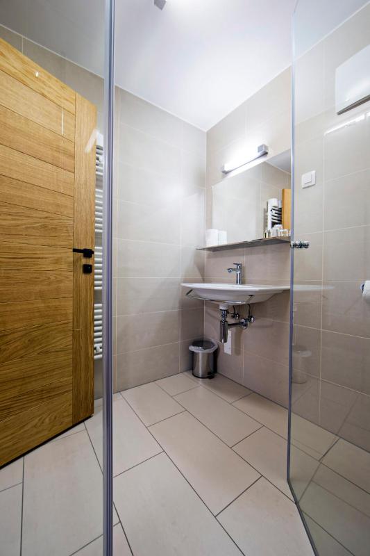 Twin Room image 3