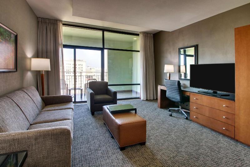 King Suite with Balcony image 1