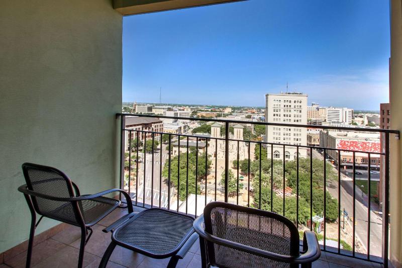 King Suite with Balcony image 3