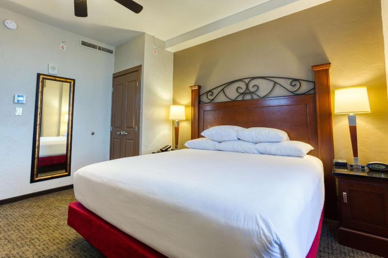 King Suite with Sofa Bed image 4