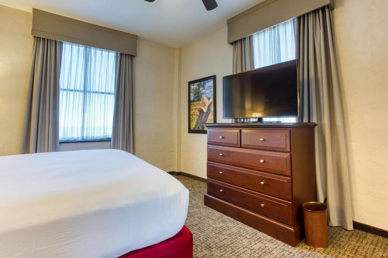 King Suite with Sofa Bed image 3