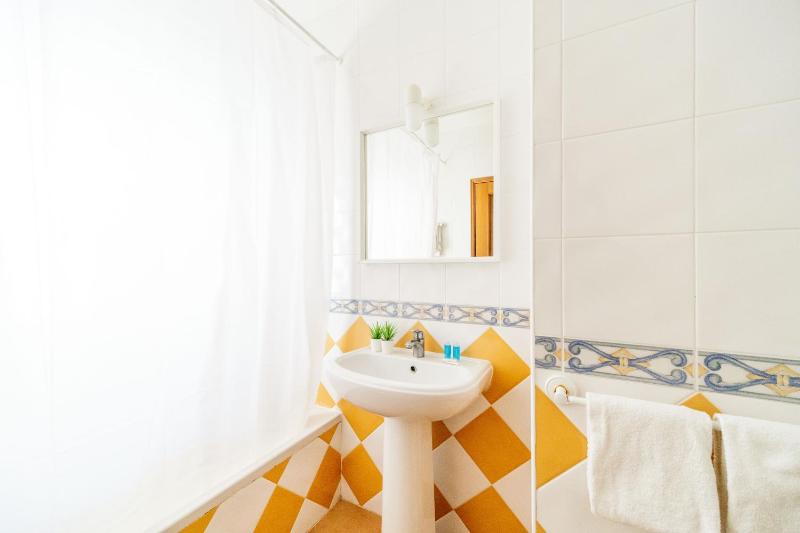 Oasis Beach Apartments - image 4