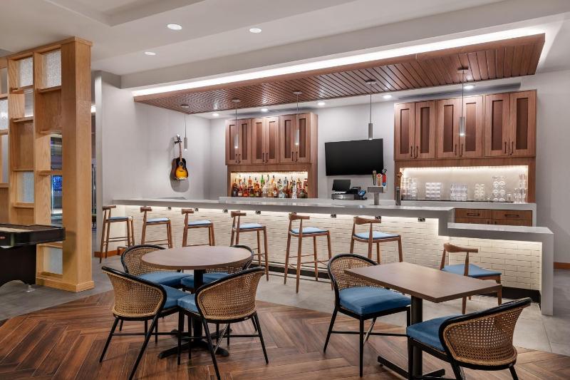 Fairfield by Marriott Inn & Suites Austin Downtown - image 10