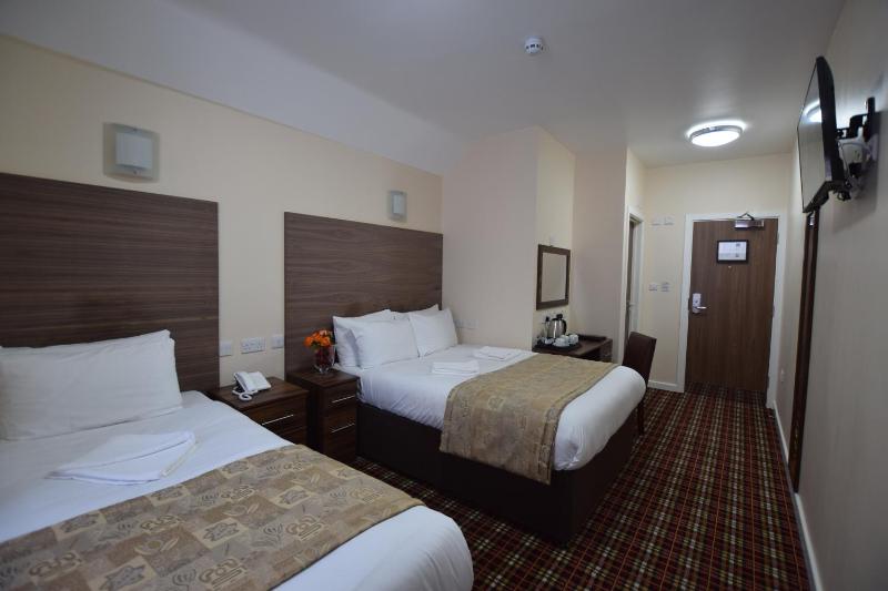 Quadruple Room image 1