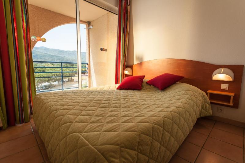 One-Bedroom Apartment (6 Adults) - Mountain Side image 1