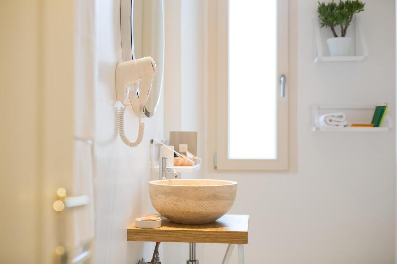 Large Double Room image 2