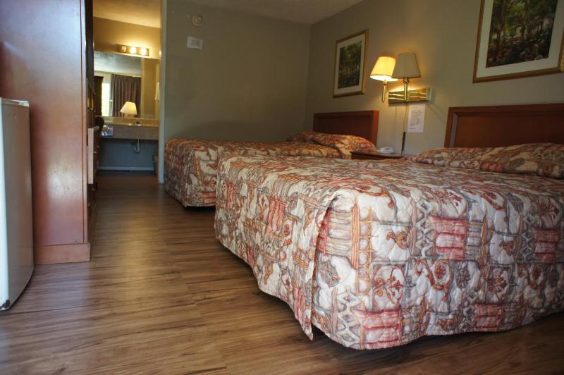 Double Room with Two Double Beds image 2