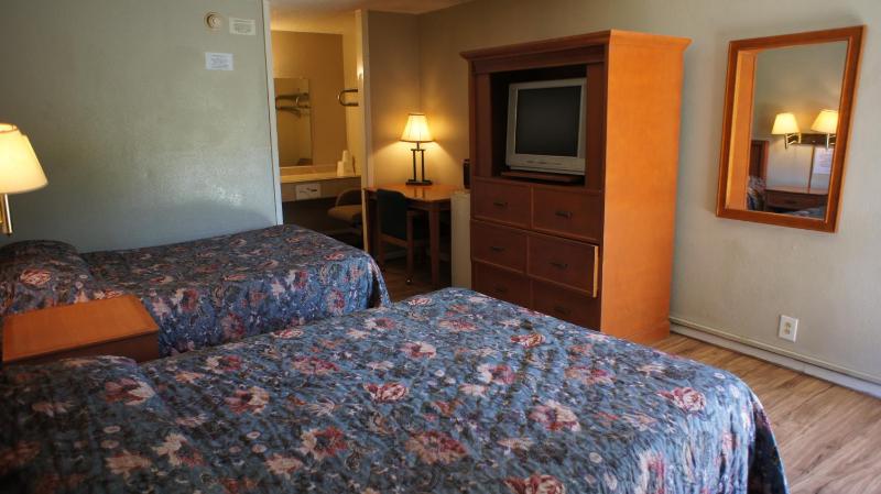 Double Room with Two Double Beds image 3