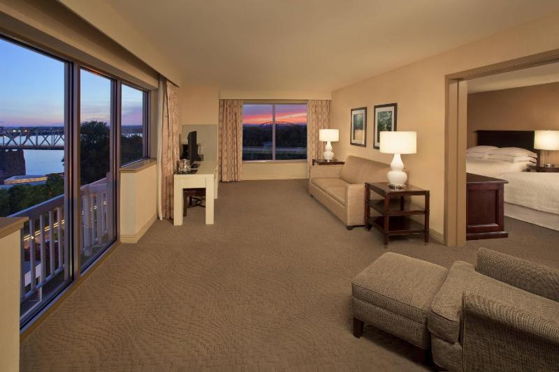 Club level, Suite, 2 Double, Alternate bed: sofa bed image 4