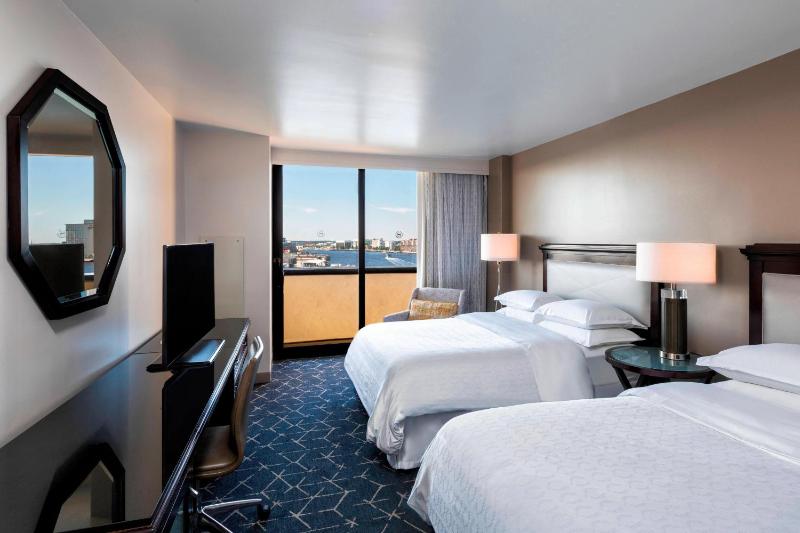 Guest room, 2 Queen, Harbor view image 3