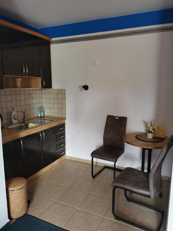 One-Bedroom Apartment image 3