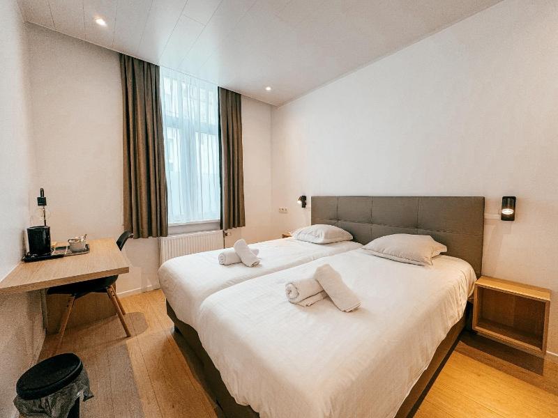 Alpha Hotel - image 33