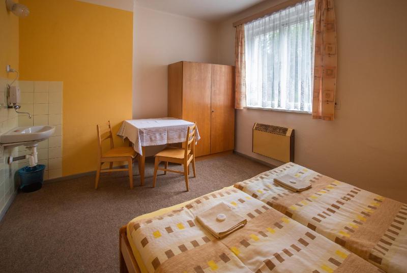 Double Room with Shared Bathroom image 2