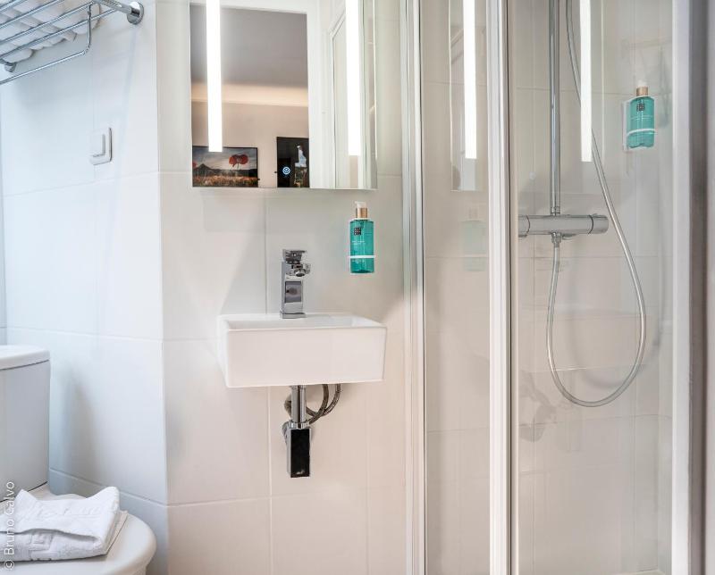 Single Room image 4