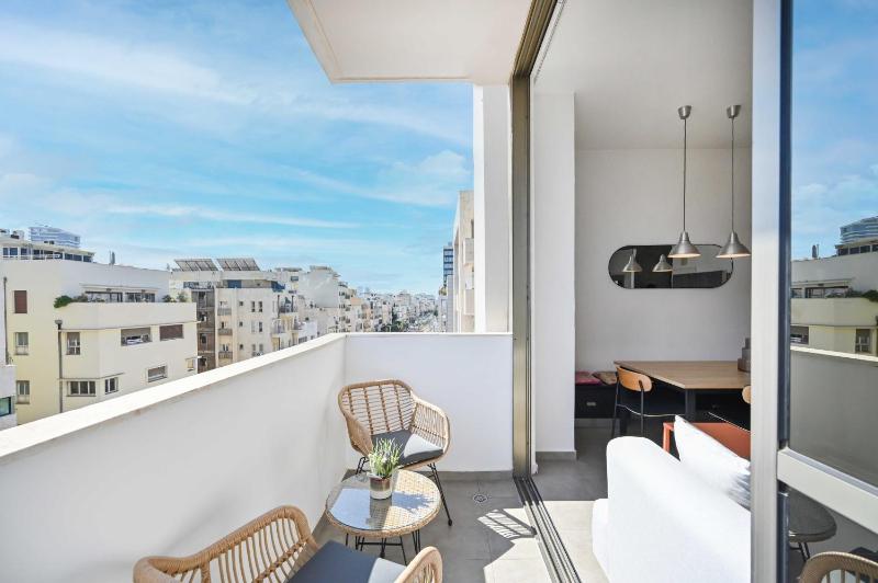 Cosy 2BR next to Gordon Beach by Holyguest - image 7