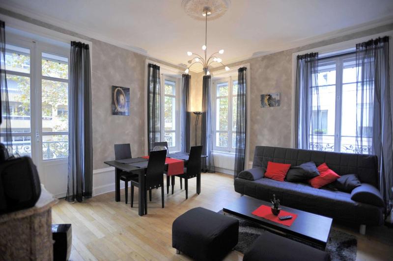 One-Bedroom Apartment image 1