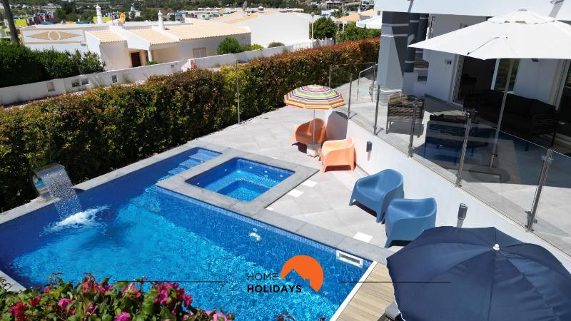 #221 Modern and Elegant Villa with Pool Images