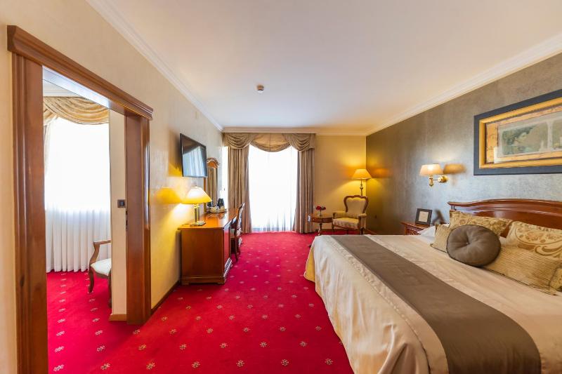 Triple Room with Balcony image 1