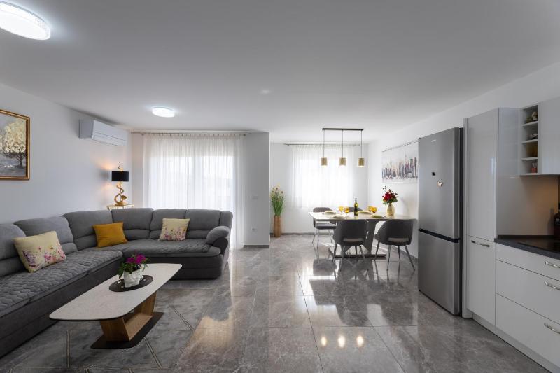 Apartment Shine - image 2