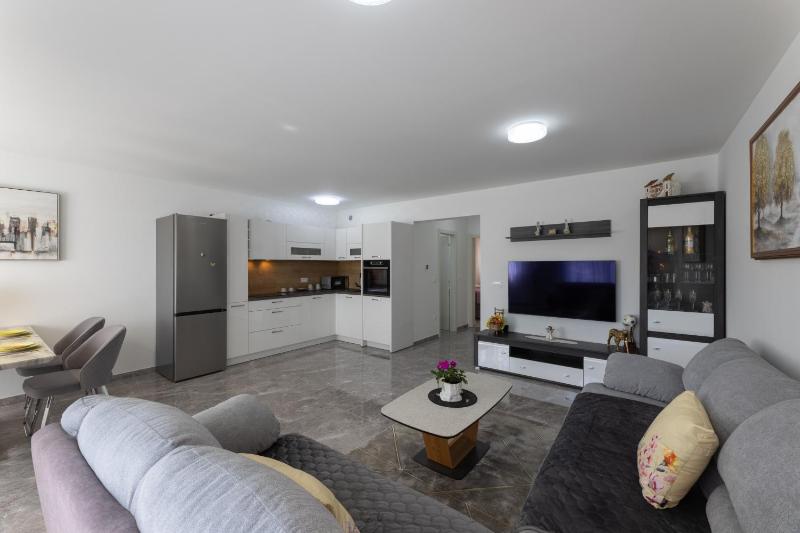 Apartment Shine - image 11