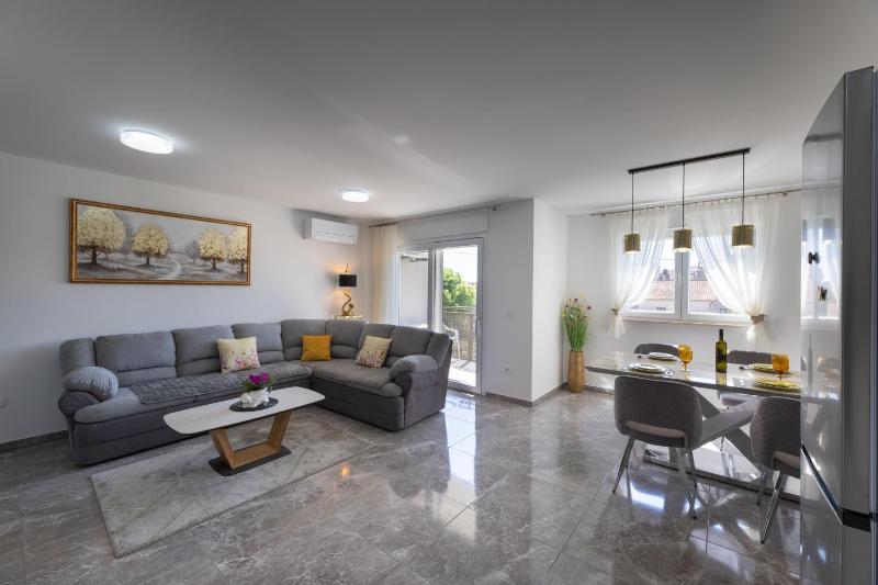 Apartment Shine - image 7