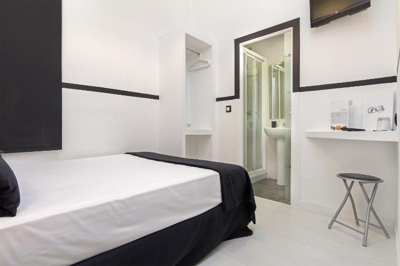 Small Double Room Single use image 2