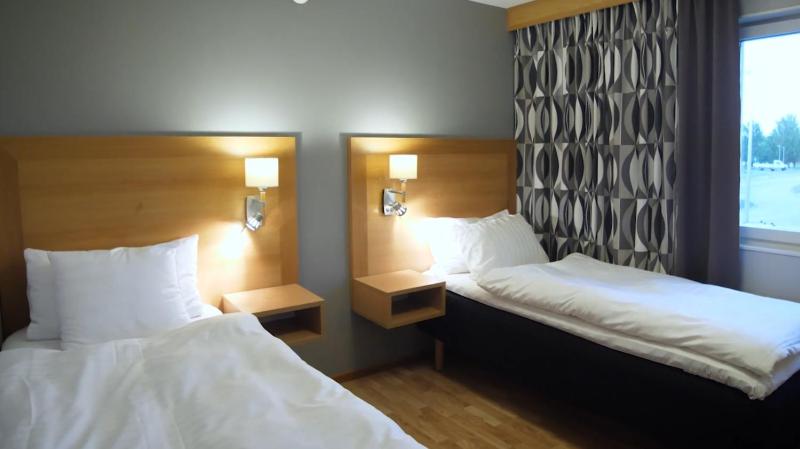 Standard Twin Room image 4