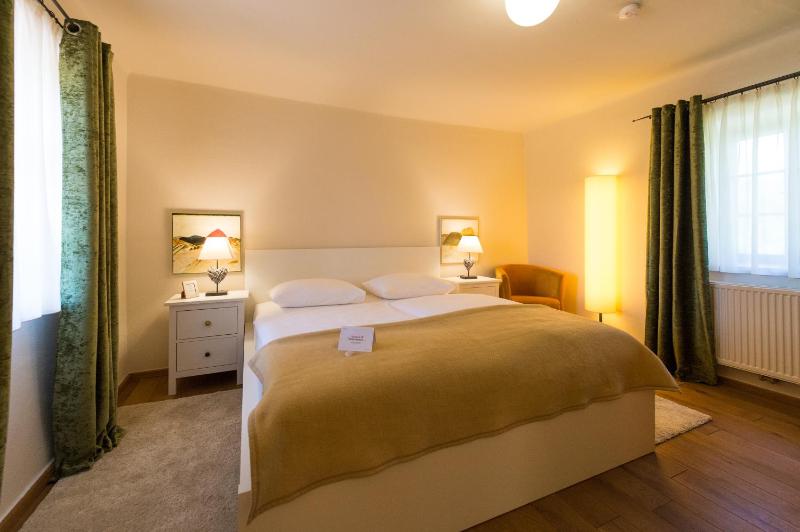 Suite with Garden View image 3