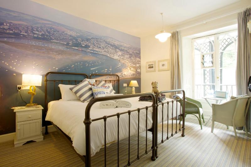 King Room with Balcony image 4